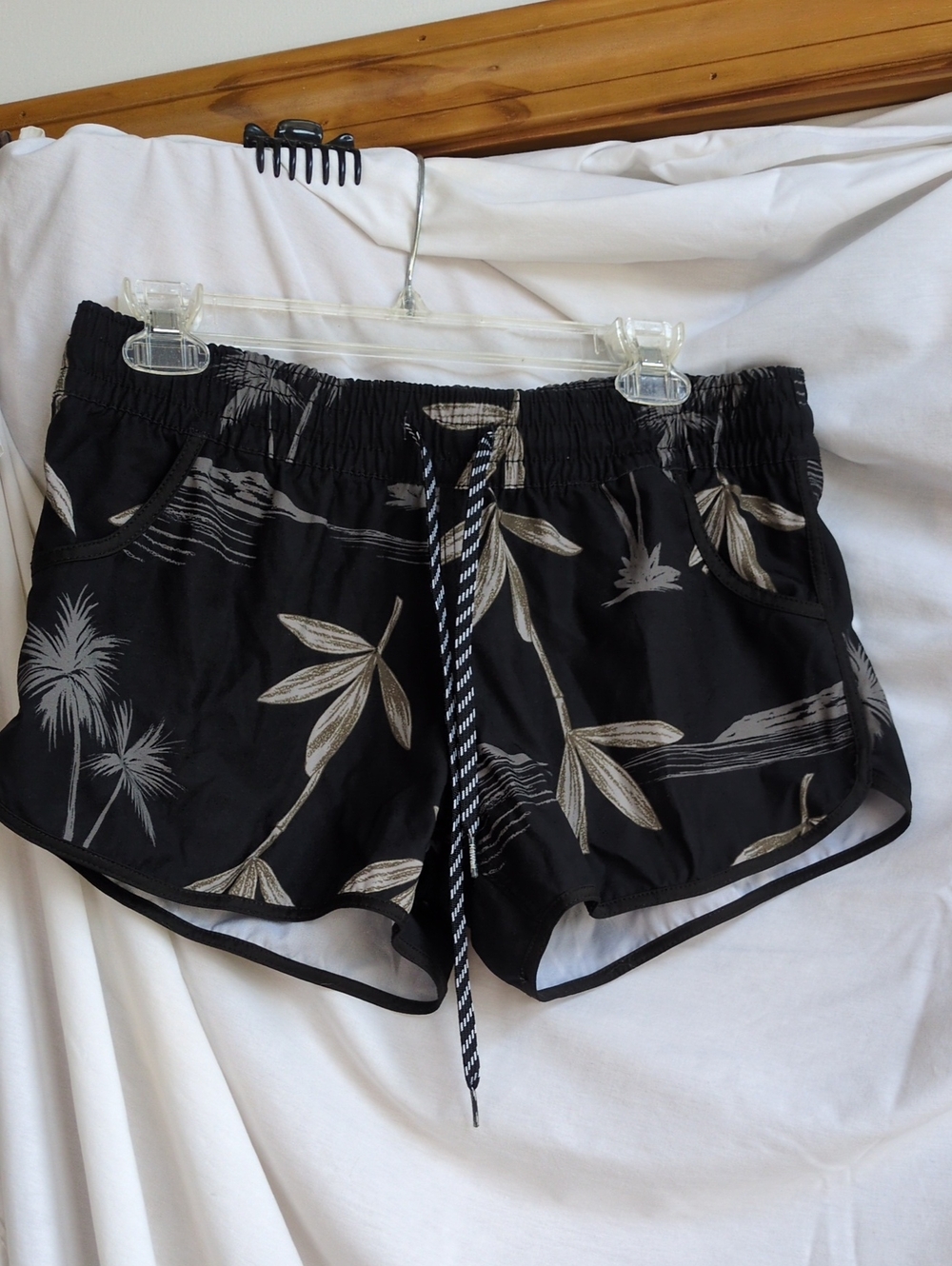 Black Tropical-Print Women's Athletic Drawstring Shorts